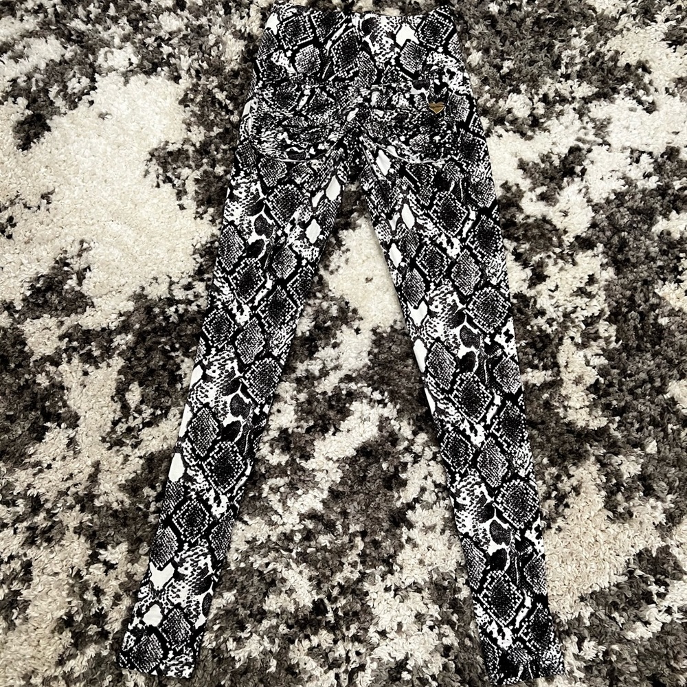 Cute Booty XXS Sold Out Snake Print Yoga Pants